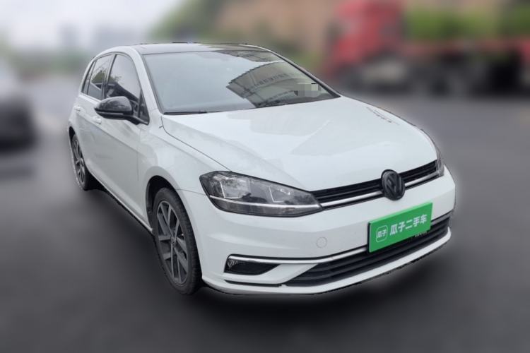 Used Volkswagen Golf 2018 230TSI Automatic Luxury Version Front Right 45 Deg