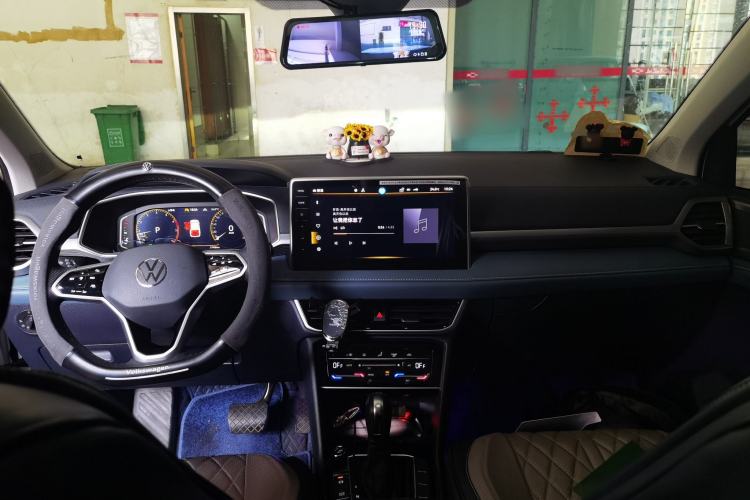 Used Volkswagen Tharu 2023 300TSI Two-Wheel-Drive Full Moon Edition Center Console