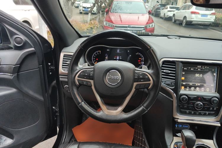 Used Jeep Grand Cherokee 2016 3.0L Comfort Navigation Edition Steering Wheel