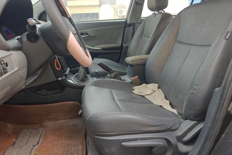 Used Zotye Z300 2012 1.5L Manual Luxury Version Left Front Seat