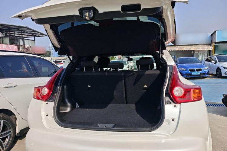 Used Infiniti ESQ 2014 1.6L Spontaneous Edition
