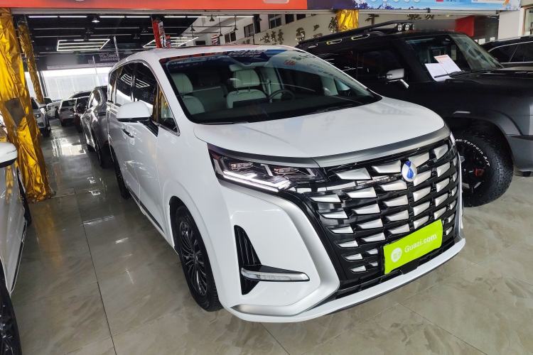 Used Denza D9 2022 DM-i 1040 Prestige Model
