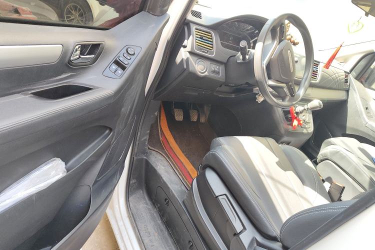 Used SAIC MAXUS G10 2021 2.0T Manual Elite Edition Diesel 9-Seater Driver Seat