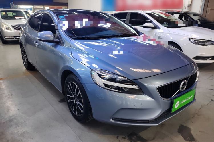 Used Volvo V40 2018 T3 Zhiyi Edition Front Right 45 Deg