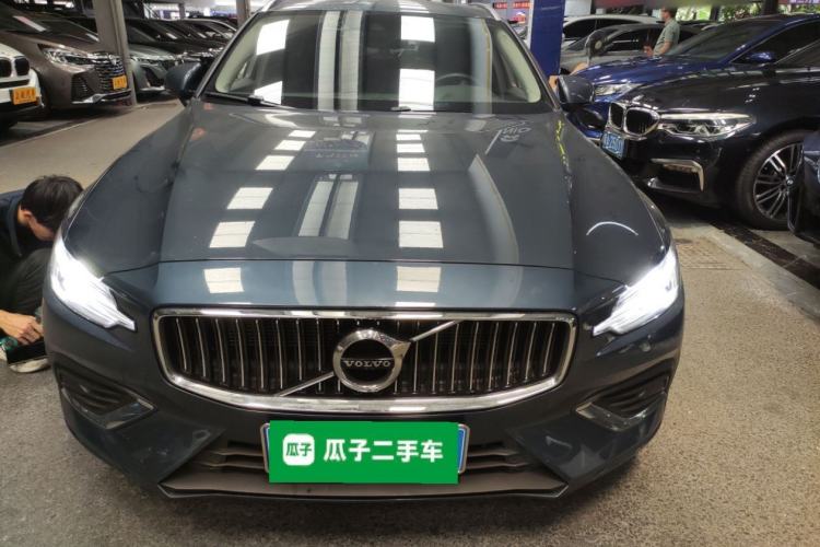 Used Volvo V60 2022 B5 Zhiyuan Luxury Edition Front