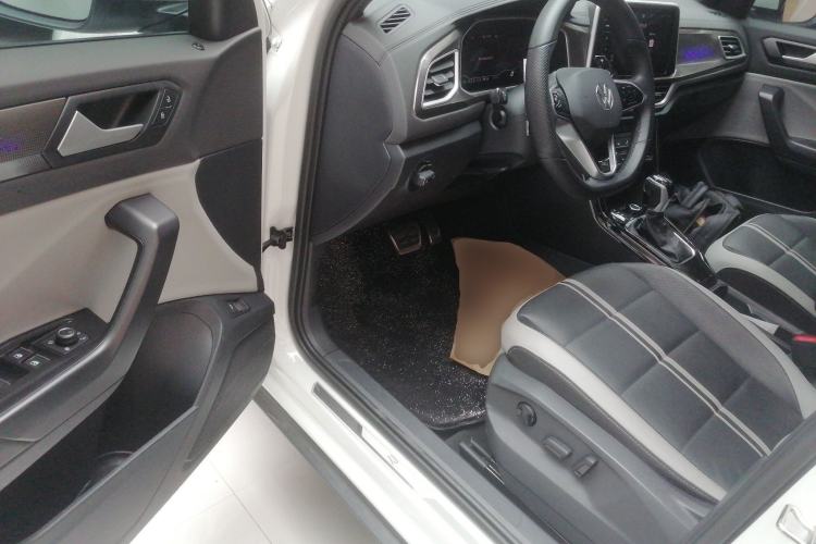 Used Volkswagen T-ROC 2023 300TSI DSG Two-Wheel-Drive Chen Guang Edition Driver Seat