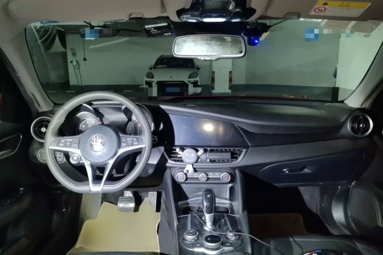 Used Alfa Romeo Giulia 2017 2.0T 200HP Elite Edition Center Console