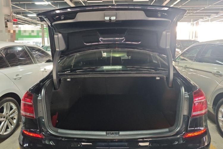 Used Volkswagen Passat 2017 330TSI DSG Luxury Edition Trunk