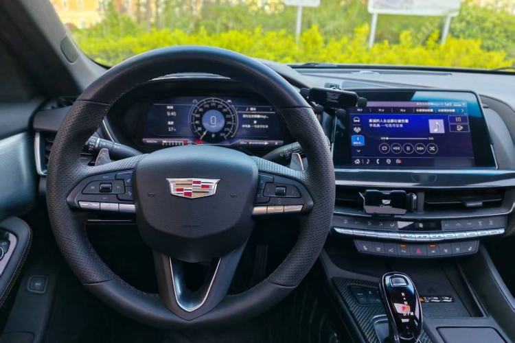 Used Cadillac CT5 2023 28T Platinum Edition Interior 3