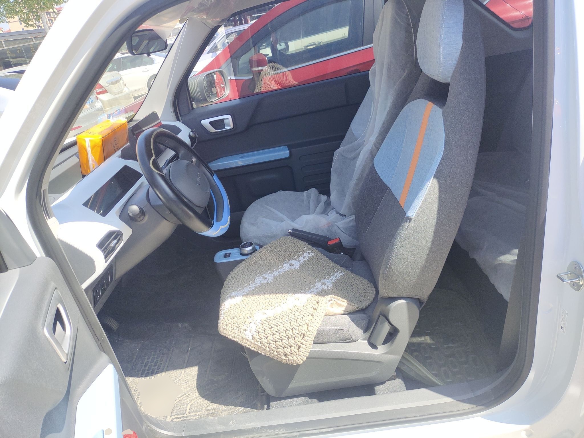 Переднее сиденье в автомобиле