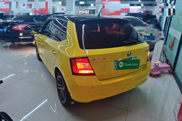 Used Skoda Fabia 2015 1.6L Automatic Sport Edition Rear Left 45 Deg