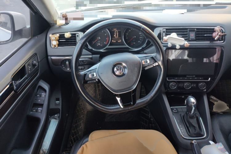 Used Volkswagen Sagitar 2015 230TSI Automatic Luxury Model Steering Wheel