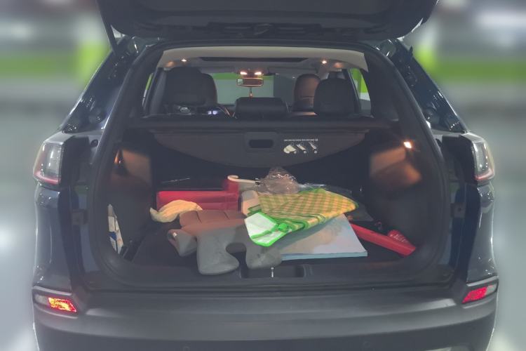 Used Jeep Cherokee 2019 2.0T Two-Wheel Drive Smart Enjoyment Version China VI
