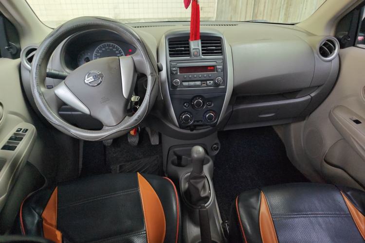 Used Nissan Sunny 2015 1.5XE Manual Comfort Edition Center Console