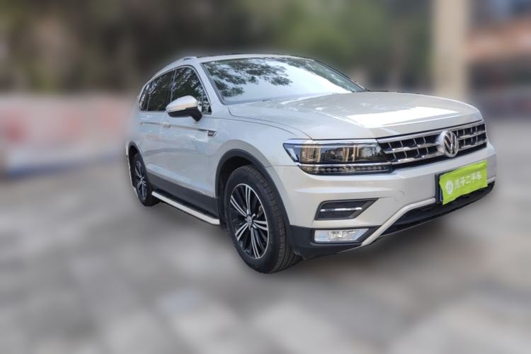 Used Volkswagen Tiguan L 2017 380TSI Automatic All-Wheel-Drive Luxury Edition Front Right 45 Deg