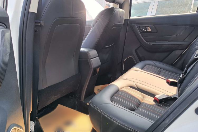 Used Bestune X40 2017 1.6L Manual Luxury Edition Interior 2