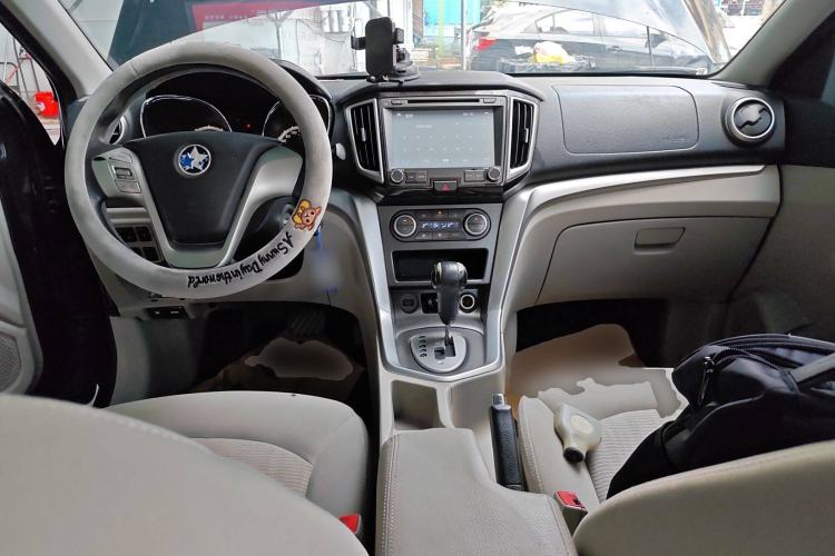 Used Venucia T70 2015 2.0L CVT Smart Edition