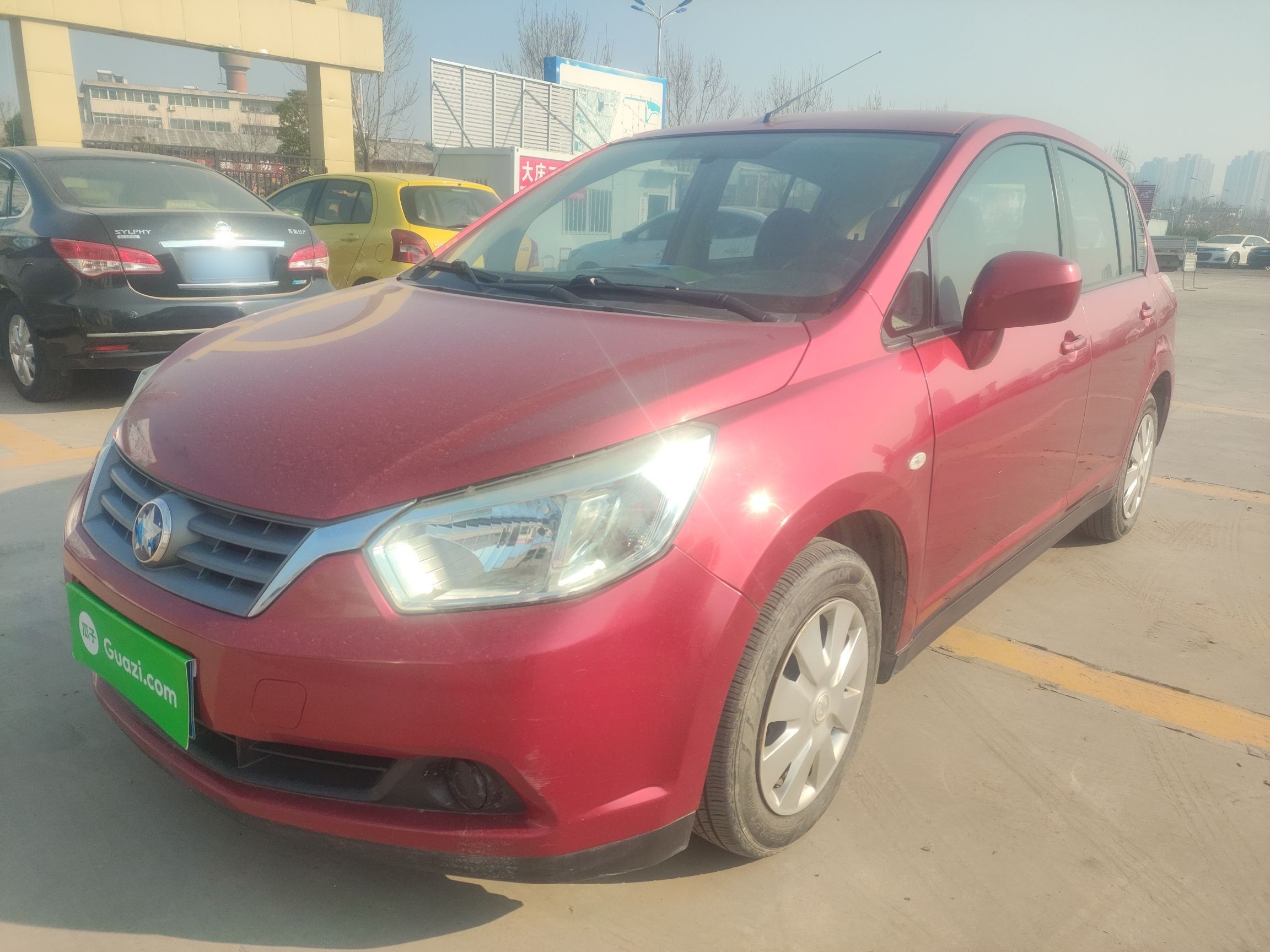 تحت مقدمة السيارة