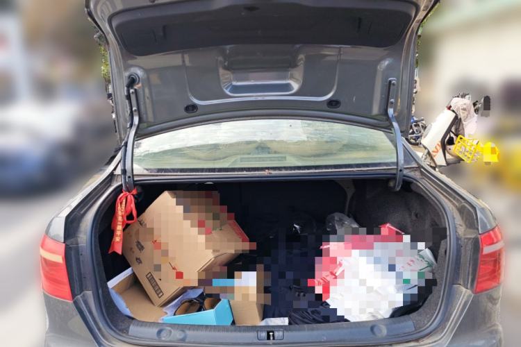 Used Volkswagen Lavida 2013 Restyled Classic 1.6L Manual Comfort Edition Trunk