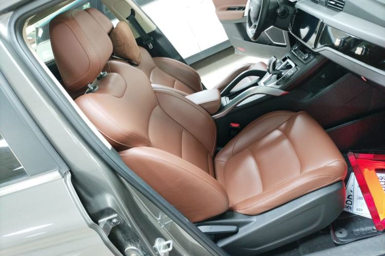 Used Geely Auto Emgrand X7 Sport 2021 1.8TD DCT Two-Wheel Drive Asian Games Edition Right Front Seat