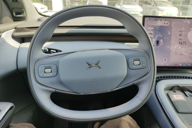 Used XPeng G7 2025 Model—702 Ultra Long Range Steering Wheel