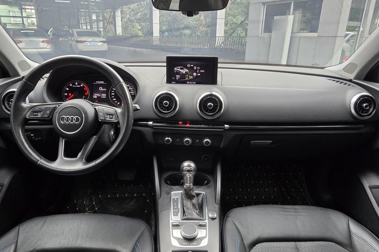 Used Audi A3 2019 Limousine 35 TFSI Fashion Edition China VI Emission Standard Interior 2