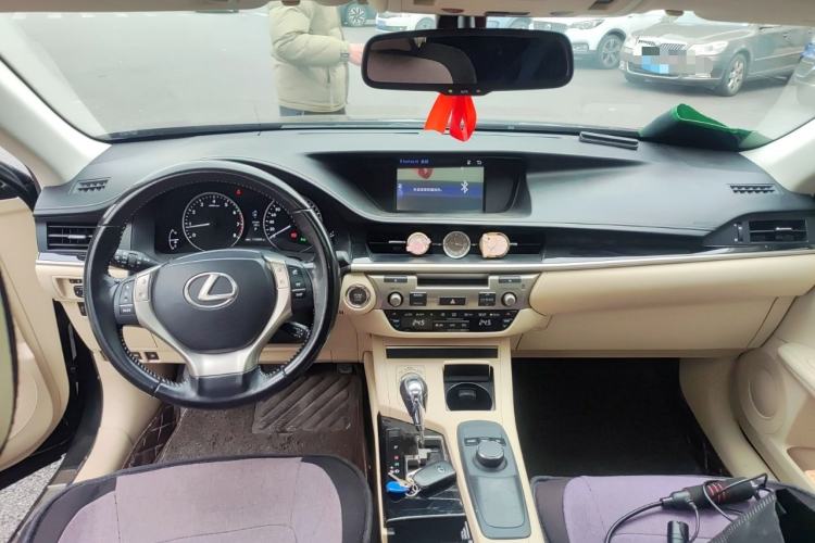 Used Lexus ES 2014 250 Elite Edition Center Console