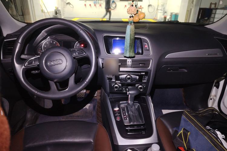 Used Audi Q5 2017 Plus 40 TFSI Technology Model
