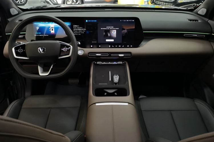 Used CHANGAN CS55PLUS PHEV 2026 Model, Smart New Blue Whale 125km Zhiyue Version Center Console