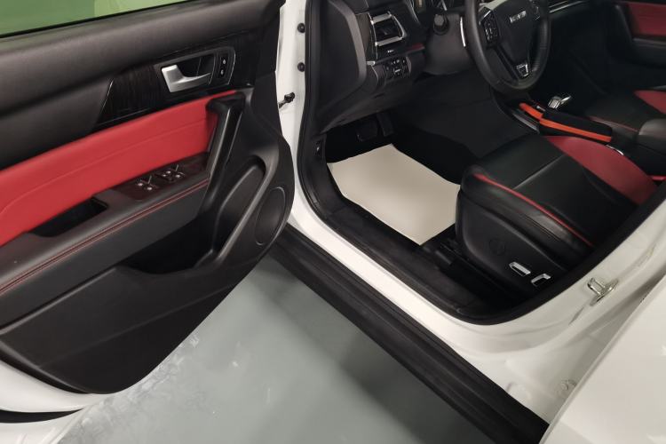 Used Haval H2 2018 Chuanxiang Edition 1.5T Dual-Clutch Two-Wheel Drive ZhiShang Model China V Standard
