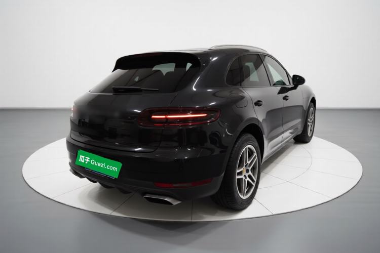 Used Porsche Macan 2017 Macan 2.0T Rear Right 45 Deg