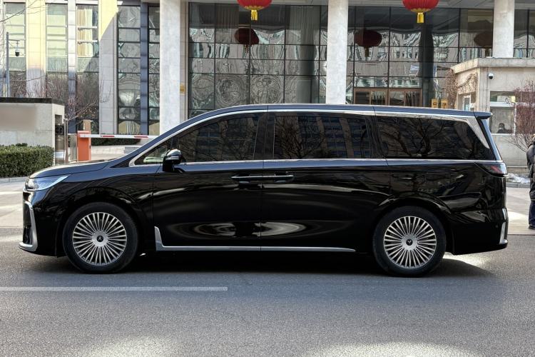 Used VOYAH Dream 2025 PHEV Four-Wheel Drive Excellence Kunpeng Edition
