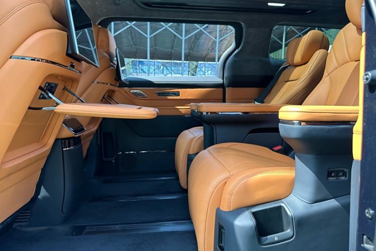 Used Geely Galaxy LEVC L380 2024 140-Degree 6-Seater All-Wheel-Drive Ultra Interior 5