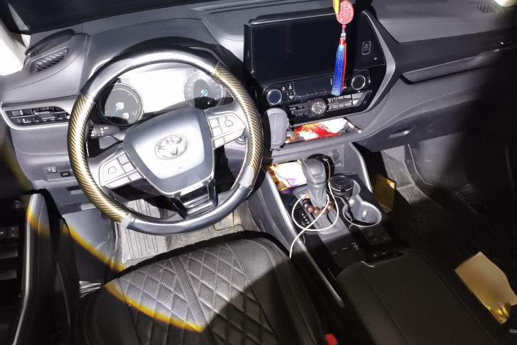 Used Toyota Highlander 2023 2.5L Smart Electric Hybrid Dual-Engine Two-Wheel Drive Elite Version 5 Seats Interior 2