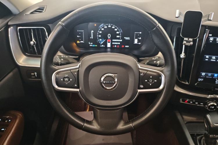 Used Volvo XC60 2021 T5 4x4 Smart Luxury Edition