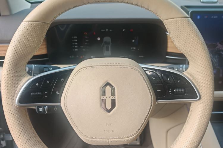 Used Hima AITO M7 2024 1.5T Intelligent Drive 4x4 Max Edition 6 Seats Steering Wheel