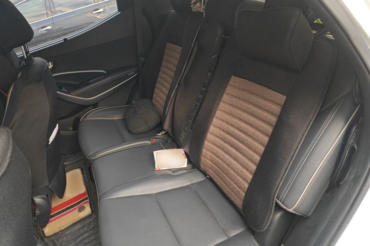 Used Hyundai Santa Fe 2017 2.0T Automatic All-Wheel Drive Smart 7-Seater Left Rear Seat