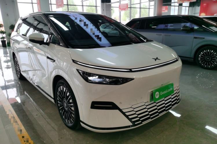 Used XPeng X9 2025 740 Ultra-Long Range Max Front Right 45 Deg