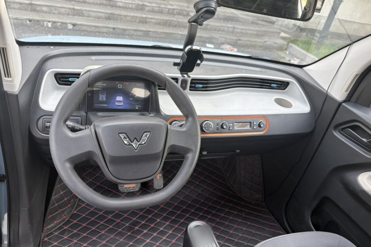 Used Wuling Hongguang MINIEV 2020 Enjoyment Model Lithium Iron Phosphate Interior 4