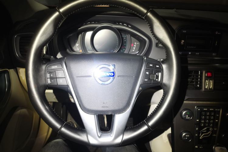 Used Volvo V40 2014 2.0T Zhiya Edition
