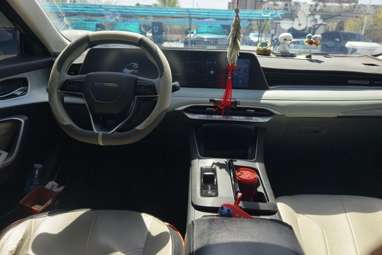 Used Venucia V DD-i 2023 60km iD Version Center Console