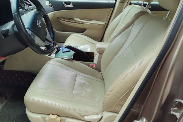 Used BYD G6 2011 2.0L Manual Luxury Edition
