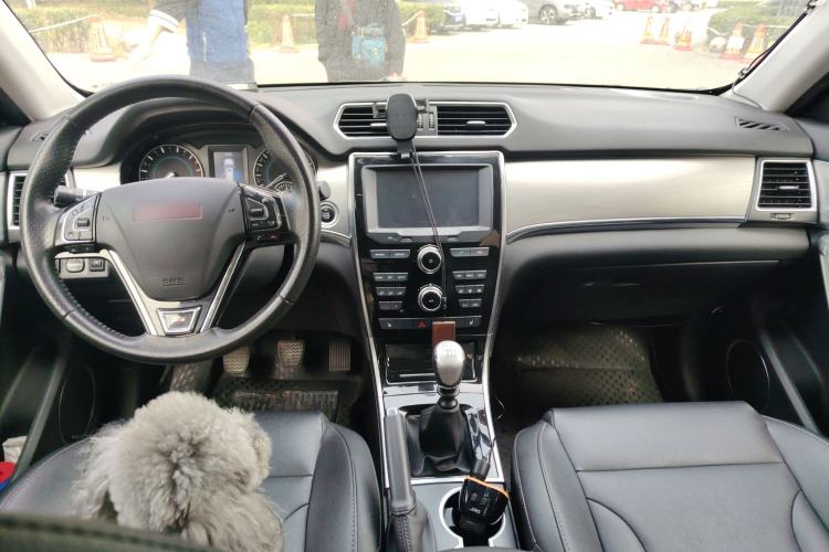 Used Haval H2 2014 1.5T Manual Two-Wheel Drive Elite Edition Center Console