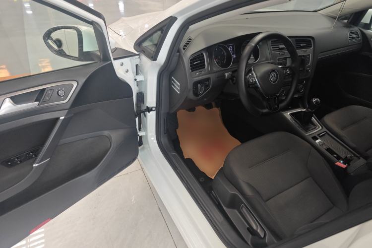 Used Volkswagen Golf 2016 230TSI Manual Comfort Version
