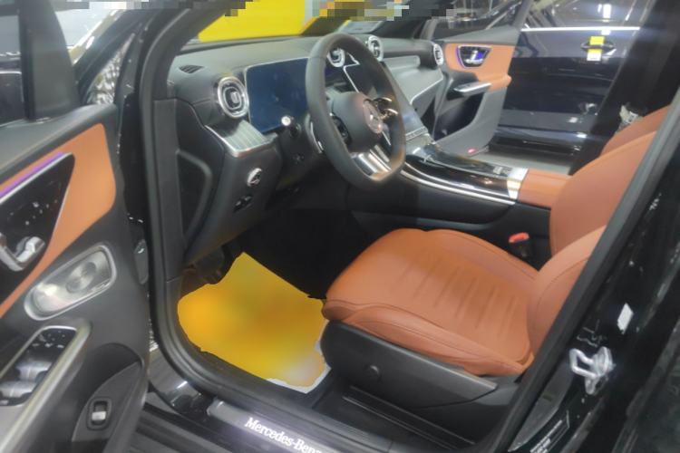 Used Mercedes-Benz GLC 2023 Facelift GLC 260 L 4MATIC Luxury Version 5 Seats Driver Seat