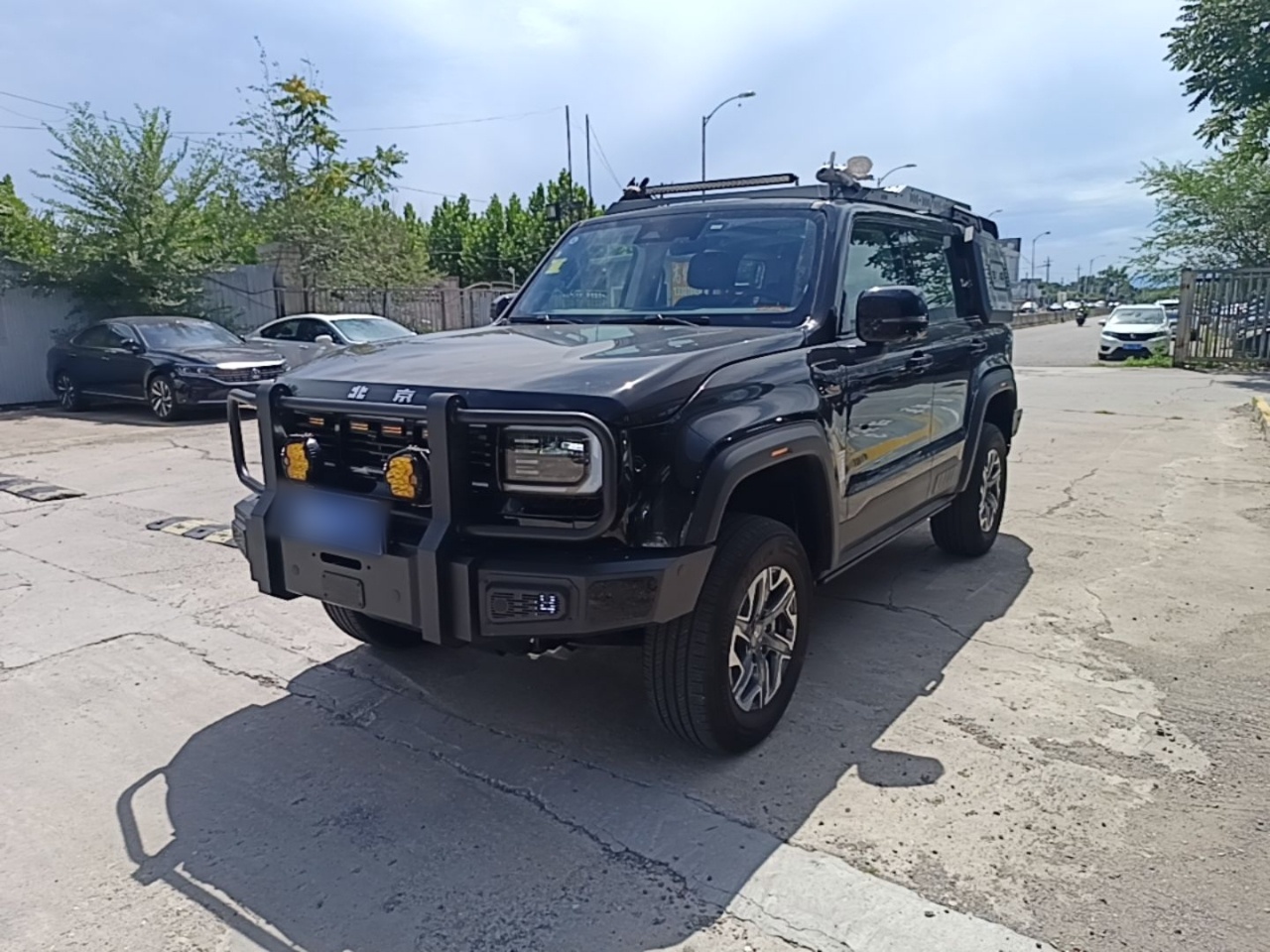 Под передней частью автомобиля
