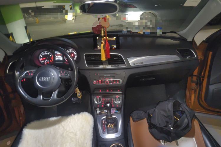 Used Audi Q3 2015 35 TFSI quattro Technology Edition Center Console