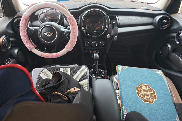 Used MINI 2016 1.5T COOPER Five-Door Edition Center Console