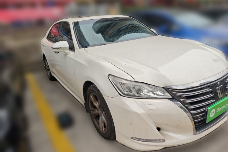 Used Toyota Crown 2015 2.0T Fashion Edition Front Right 45 Deg