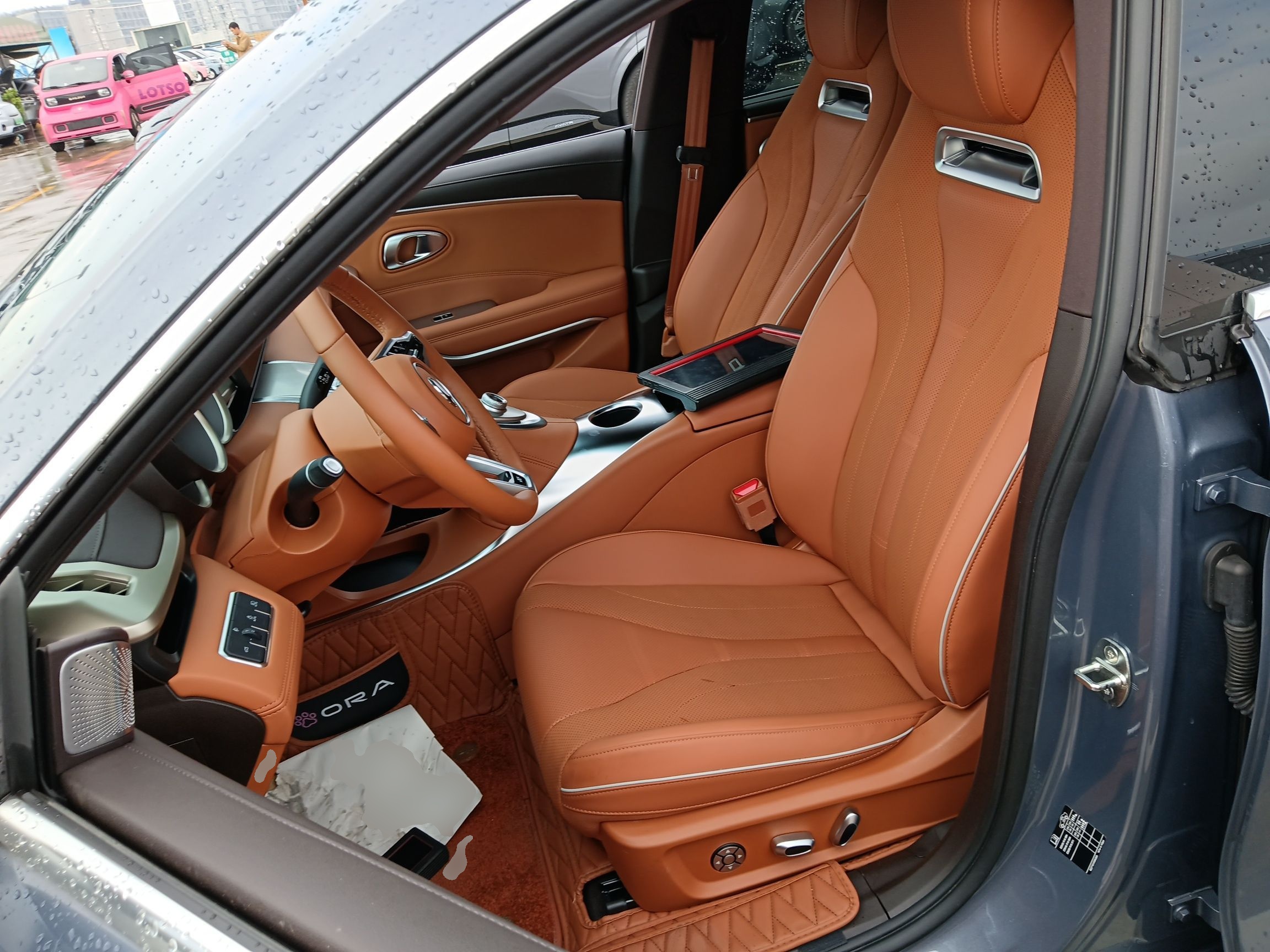 Переднее сиденье в автомобиле